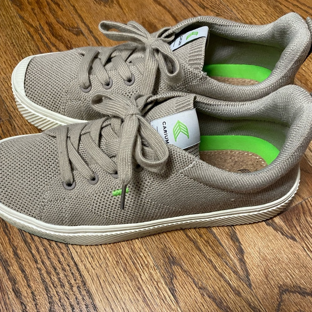 Cariuma OCA Low Canvas Sand
